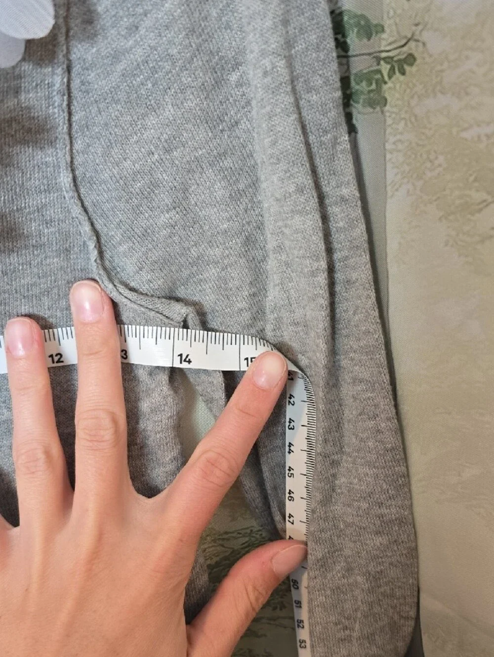 Abercrombie & Fitch Light Gray V-Neck Cardigan with Floral Appliqué